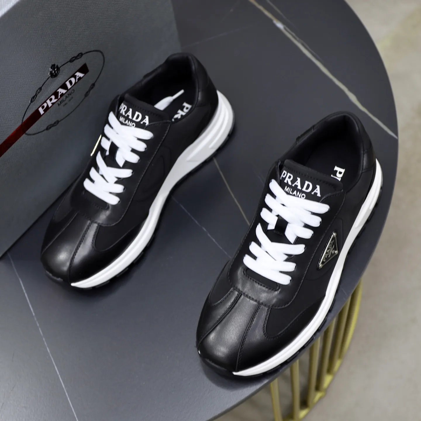 Ex-factory price: 580💰🙅‍♂️🙅‍♂️🙅‍♂️ Brand: PRADA Standard code: 38–44 (45 can be customized) Grade: Same as the official website Material: Original cowhide stitching Comfortable pig and cow lining Light and wear-resistant outsole Style category: Men's fashionable casual shoes and boots Running sneakers Distinguished luxury brand elements Top luxury Color: actual picture color